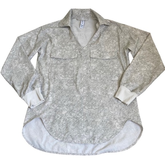 Athleta ‘Zuma’ Relaxed Long Sleeve Blouse Collared Tunic Shirt in Viper Grey - Picture 13 of 16